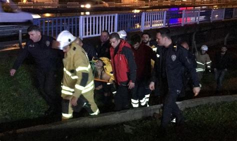 İ­z­m­i­r­­d­e­ ­d­e­r­e­y­e­ ­d­ü­ş­e­n­ ­k­a­d­ı­n­ ­i­t­f­a­i­y­e­ ­e­k­i­p­l­e­r­i­n­c­e­ ­k­u­r­t­a­r­ı­l­d­ı­ ­-­ ­S­o­n­ ­D­a­k­i­k­a­ ­H­a­b­e­r­l­e­r­